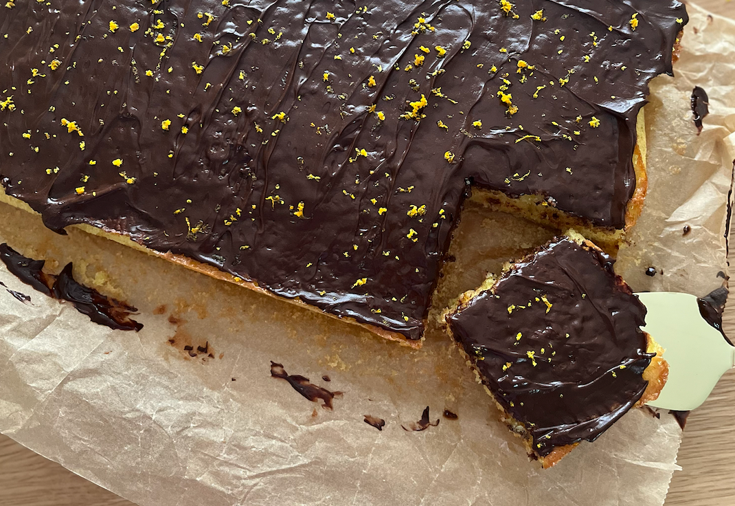 Appelsinkage med mørk chokolade