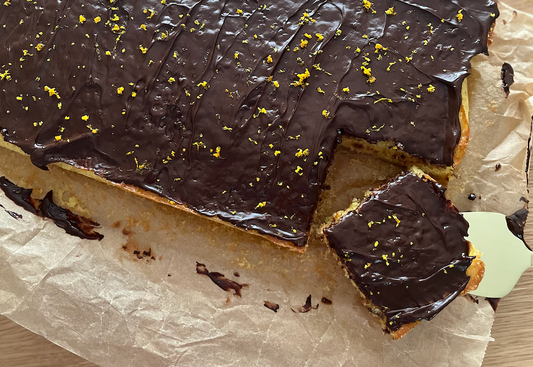 Appelsinkage med mørk chokolade