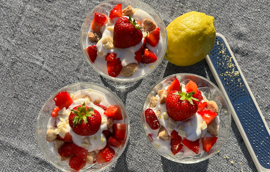 Trifli med jordbær og koldskålscreme