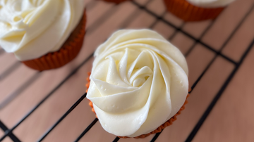 Gulerodscupcakes med flødeostecreme
